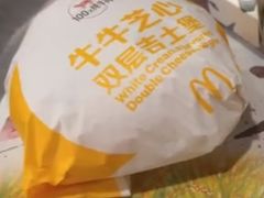 浓浓高达芝士双层吉士堡-麦当劳(静安寺店)