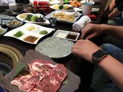 -山川小町·极番烧肉(新地假日广场店)