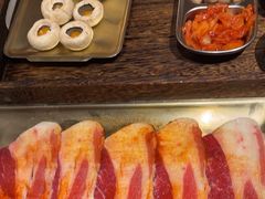 -围炉肉舍•炭烤活鳗•丹东海鲜烤肉(步行街店)