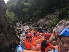 -安吉龙王山峡谷漂流