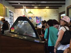 -莓园冰淇淋店