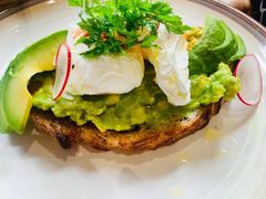 牛油果温泉蛋吐司-O'mills Sourdough Bakery&Bistro(永嘉路店)
