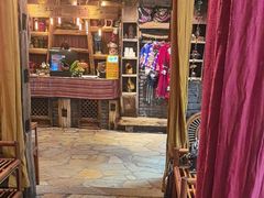 -老牌坊云南鱼豆花火锅(爱建店)
