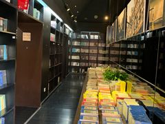 -钟书阁(松江泰晤士小镇店)