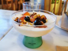 野莓核桃蜂蜜希腊酸奶-The Rug Cafe(王府中环店)