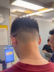 -即型男士理发工作室