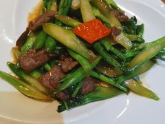 芥兰炒牛肉-金穗园·砂锅粥.醉鸡煲火锅(长寿路店)