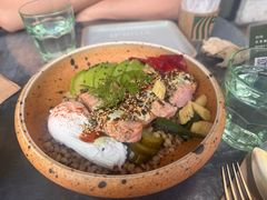 炙烤三文鱼藜麦碗-O'mills Sourdough Bakery&Bistro(永嘉路店)