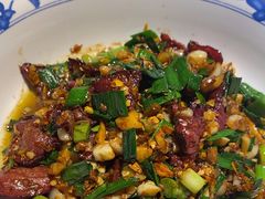 大蒜叶炒腊牛肉-八碗湘长沙市井菜(坡子街店)