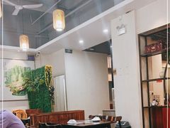 大堂-胡须哥网红竹筒菜