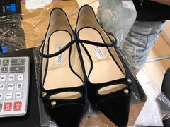 -爱革·奢品·鞋包·衣物·家居(金桥国际商业广场店)