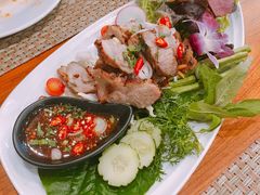 -Chom Cafe and Restaurant