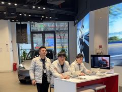 -TESLA 特斯拉(上海太古汇体验店)