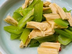 西芹拌腐竹-宏状元现熬粥·京味菜(黄寺大街店)