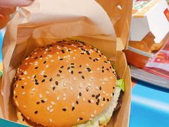 双层安格斯厚牛芝士堡-麦当劳(总统大酒店店)