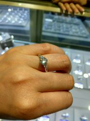 -威德钻石-克拉钻大本营(南京东路店)