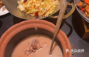 Pork Knuckle and Honghu Lotus Root Soup