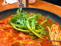 土豆排骨火锅-喇喇排骨火锅·传统韩式脊骨汤(望京西园总店)