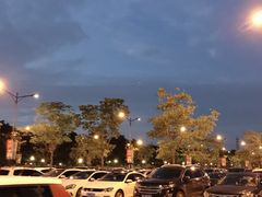-奕欧来上海购物村停车场