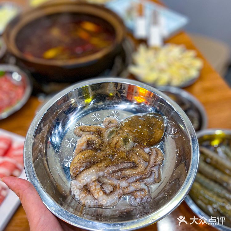 瓦小灶老火锅|一家海鲜吃到嘴里还在弹的炭火火锅店