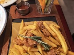 招牌炸嫩汁鸡块配薯条-百特喜·意大利餐厅(鹿都国际商业广场店)