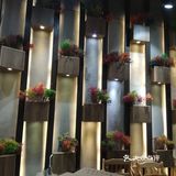 看环境，应该是喝咖啡的地吧，实际上是一个烫火锅的地儿