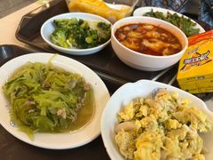 -同济大学本部学苑饮食广场