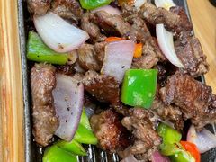 铁板黑椒牛肉-海派美食·家宴海鲜青岛菜·石锅鲽鱼头(东方城店)
