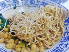 -渝之汇牛肉豌杂面