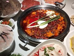 -茅草房·河畔园林火锅