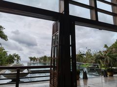-亚龙湾喜来登·美景台大堂吧