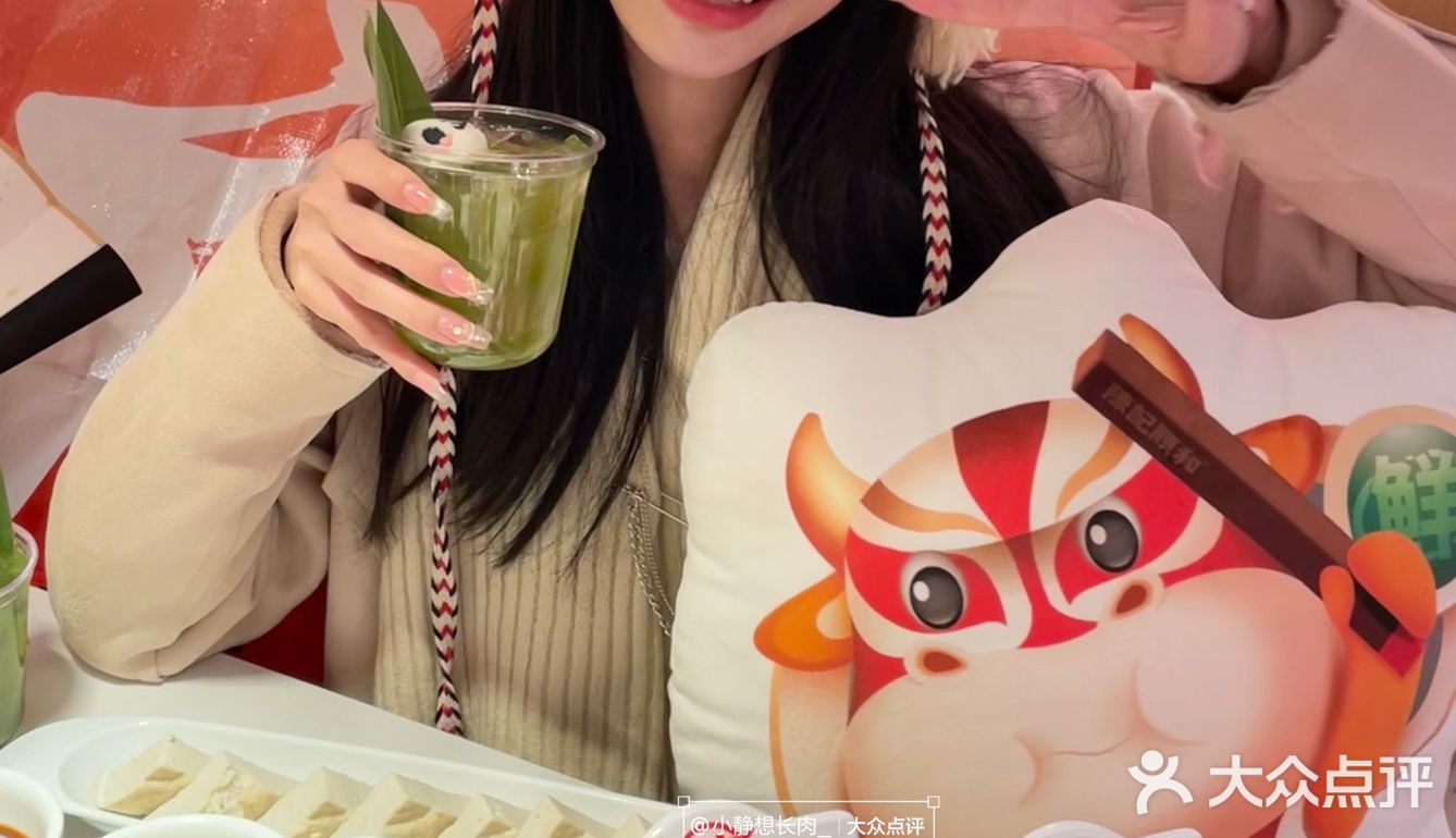 广州吃饭还送麻包袋 ，好大一个袋哎[礼花][礼花]