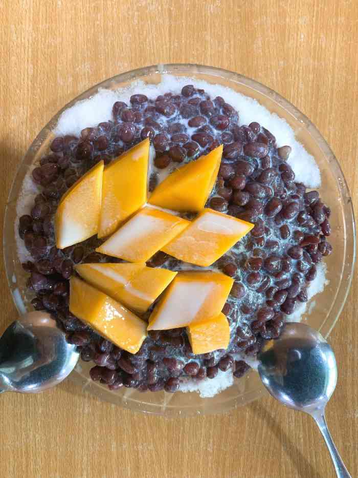 打分 红豆牛奶冰外加一份芒果,奶味十足,不会很甜,就是停车不方便没有