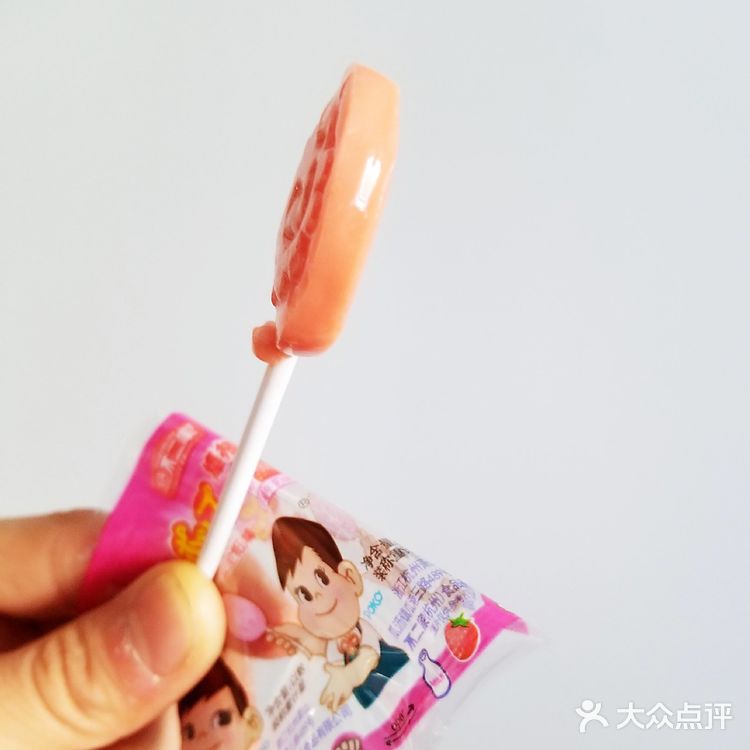 不二家棒棒糖，小时候吃真知棒，然后是阿尔卑斯