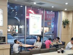 大堂-李先生牛肉面大王(营口大润发店)