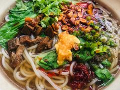 -爆炸头阿姨小四川正宗川味小吃(无任何分店)