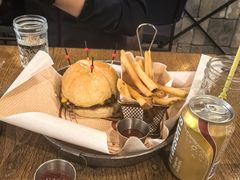 -BOURBON 玻本美式餐厅酒吧(虹桥新天地店)