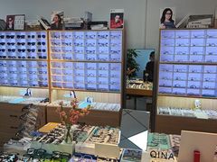 -天空之镜眼镜店蔡司依视路配镜授权零售店(望京颐堤港店)