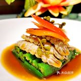 吃吃饭。约了南京东路逛逛，然后吃个饭，搜到这家饭店
