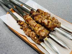 只用咸盐烤的羊肉串-丝路有约·烧烤·新疆菜(万宴城店)