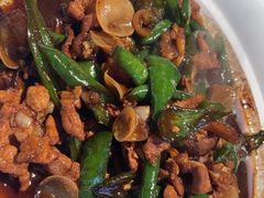 -阿瓦山寨·湘菜现炒·剁椒鱼头王(咸阳总店)