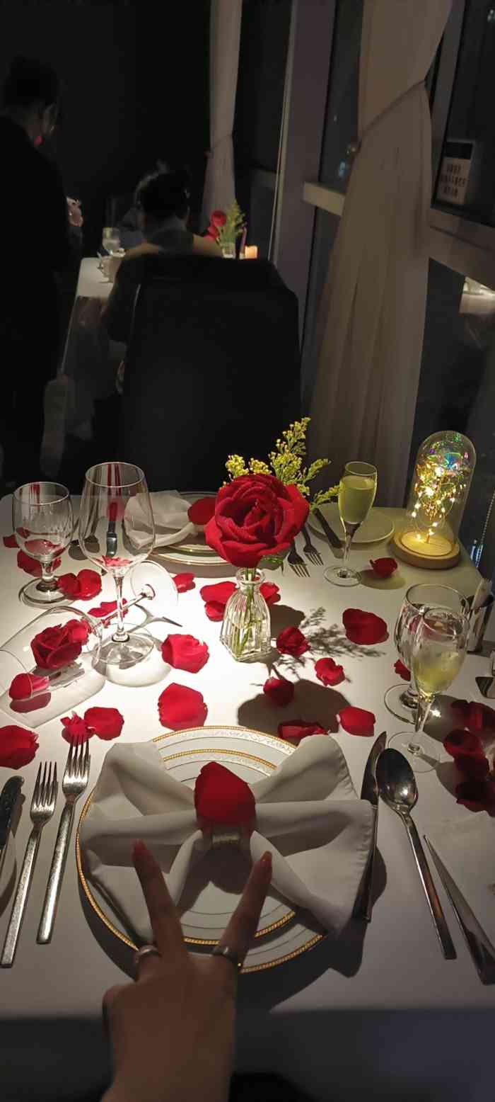 被安排了王品牛排,感谢朋友总体觉得很值,还送了咖啡杯~非常值得再去!