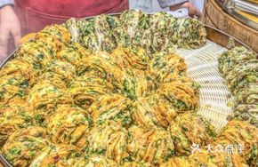 Spicy Meat Flower Bun