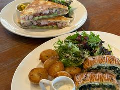 -ROAST coffee & eatery