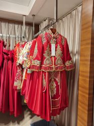 -满庭芳婚纱礼服店