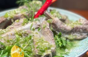 Lime Thai Sauce Slow-Cooked Spare Ribs