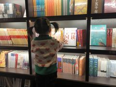 -钟书阁(松江泰晤士小镇店)