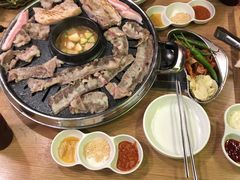 -江南猪肉商会无限续吃(弘大店)