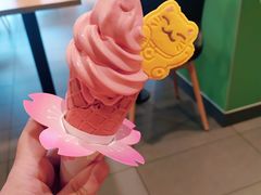 樱花红梅华夫筒-麦当劳(河北唐山光明路餐厅)