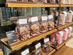 -Laderach 莱德拉(上海环贸iapm店)